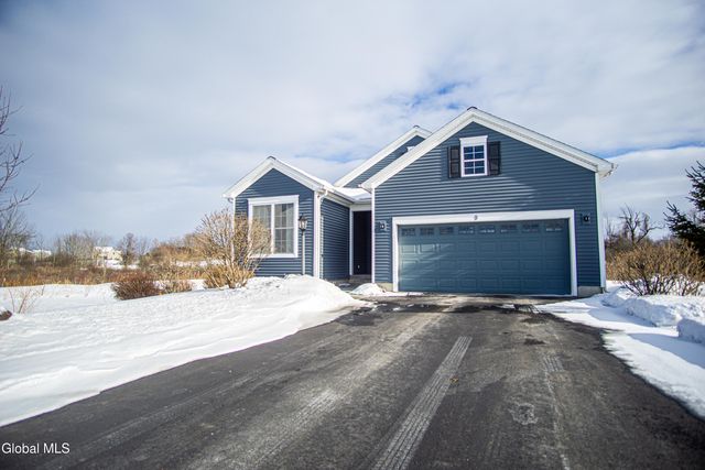 9 New Heron Drive, Halfmoon, NY 12118