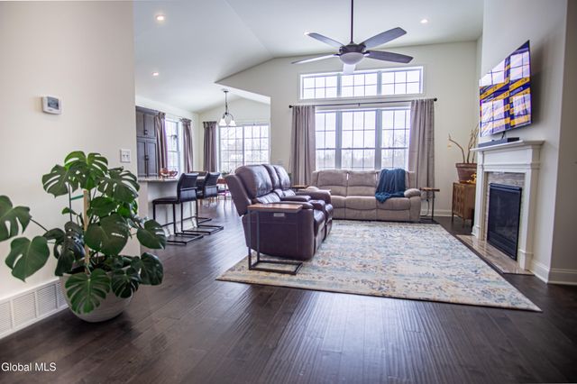 9 New Heron Drive, Halfmoon, NY 12118