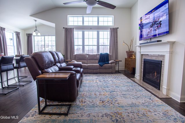 9 New Heron Drive, Halfmoon, NY 12118