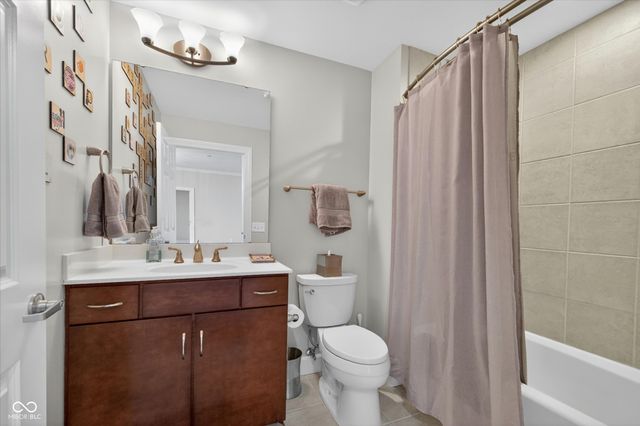 20971 Shoreline Court 215, Noblesville, IN 46062
