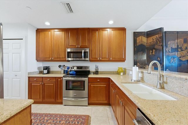 5531 CANNES CIRCLE 603, Sarasota, FL 34231