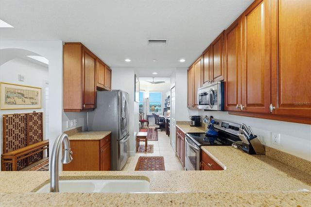 5531 CANNES CIRCLE 603, Sarasota, FL 34231