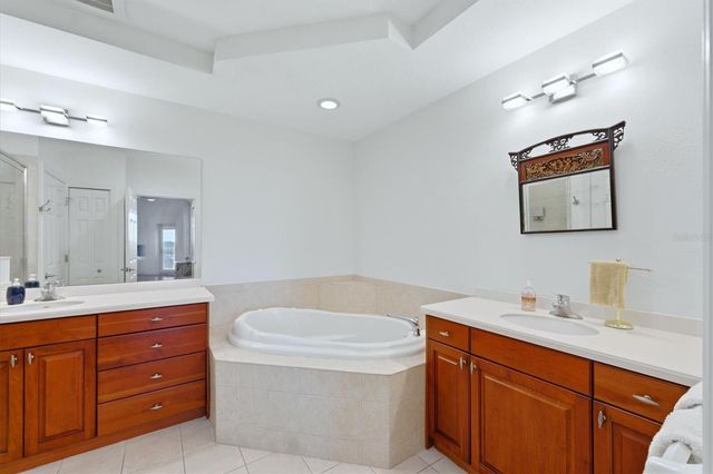 5531 CANNES CIRCLE 603, Sarasota, FL 34231