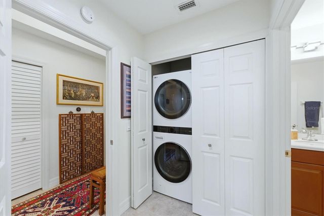 5531 CANNES CIRCLE 603, Sarasota, FL 34231