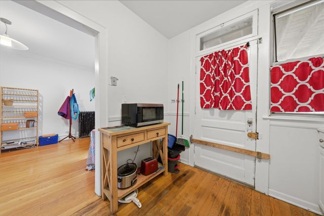 6205 N Oakley Avenue 2, Chicago, IL 60659