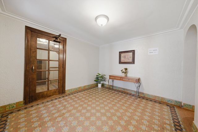 6205 N Oakley Avenue 2, Chicago, IL 60659