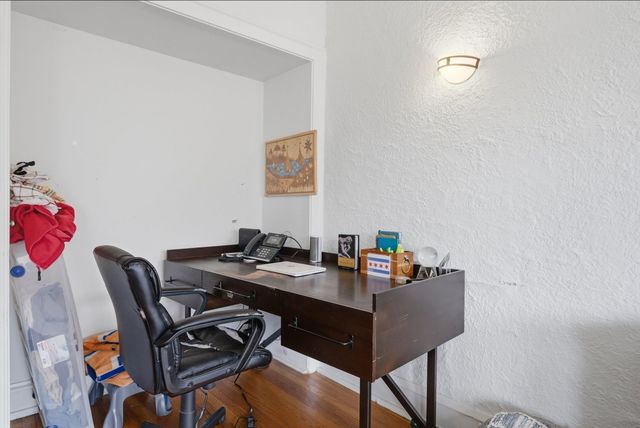 6205 N Oakley Avenue 2, Chicago, IL 60659