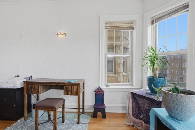 6205 N Oakley Avenue 2, Chicago, IL 60659