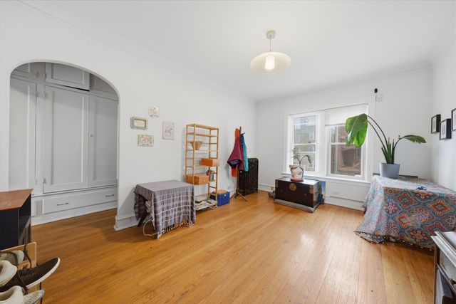 6205 N Oakley Avenue 2, Chicago, IL 60659