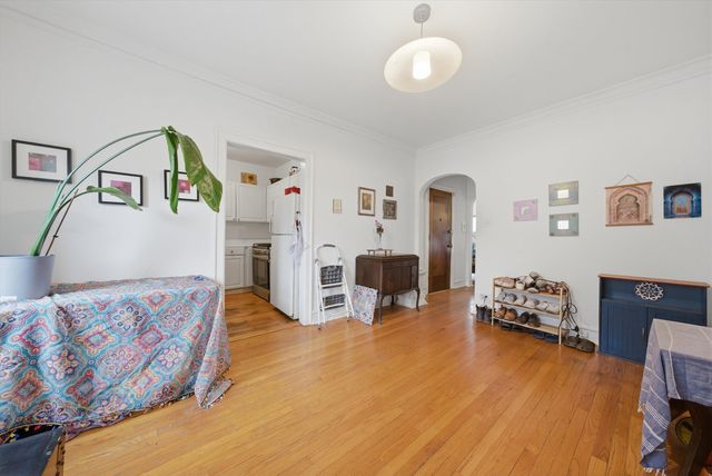 6205 N Oakley Avenue 2, Chicago, IL 60659