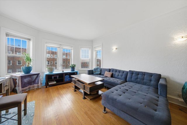 6205 N Oakley Avenue 2, Chicago, IL 60659