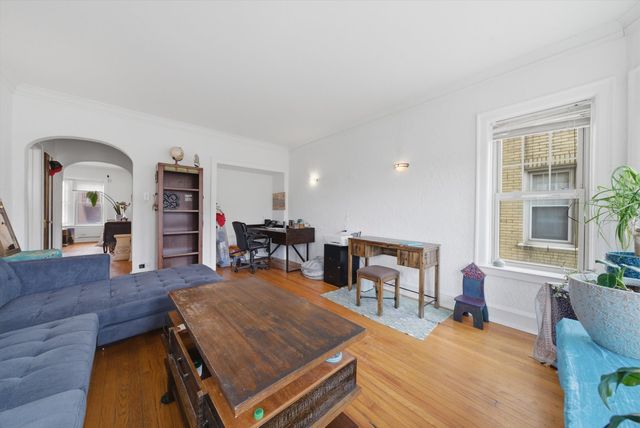 6205 N Oakley Avenue 2, Chicago, IL 60659