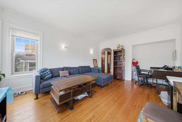 6205 N Oakley Avenue 2, Chicago, IL 60659