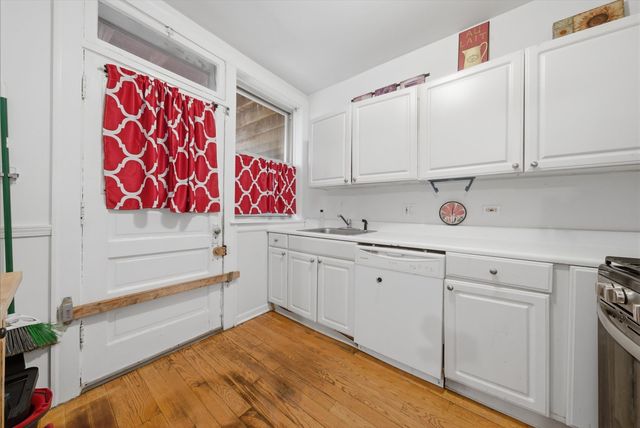 6205 N Oakley Avenue 2, Chicago, IL 60659