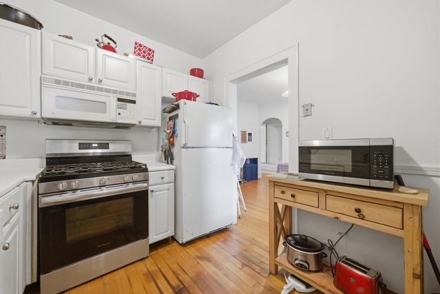 6205 N Oakley Avenue 2, Chicago, IL 60659