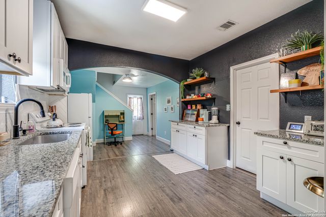 1505 W Craig Pl, San Antonio, TX 78201