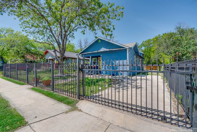 1505 W Craig Pl, San Antonio, TX 78201