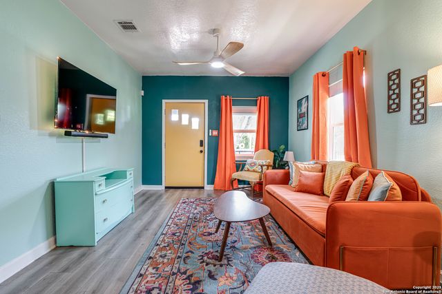 1505 W Craig Pl, San Antonio, TX 78201