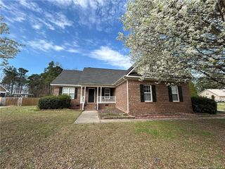 889 Louisiana Drive, Raeford, NC 28376