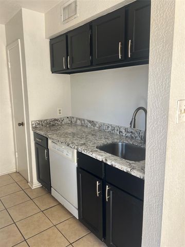 6111 Beverly Hill Street 74, Houston, TX 77057