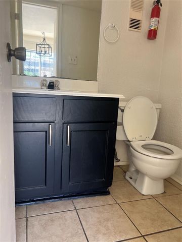 6111 Beverly Hill Street 74, Houston, TX 77057