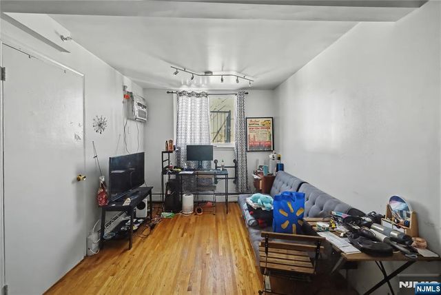 222 Roosevelt Street, Union City, NJ 07087