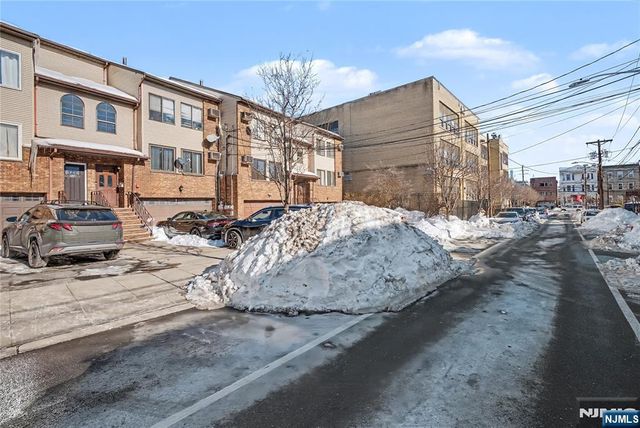 222 Roosevelt Street, Union City, NJ 07087