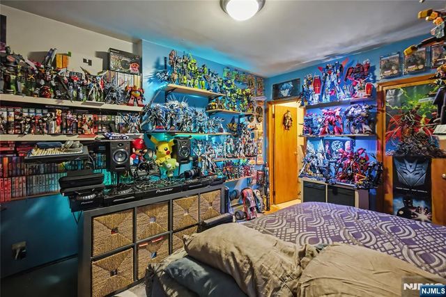 222 Roosevelt Street, Union City, NJ 07087