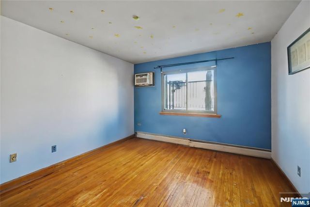 222 Roosevelt Street, Union City, NJ 07087