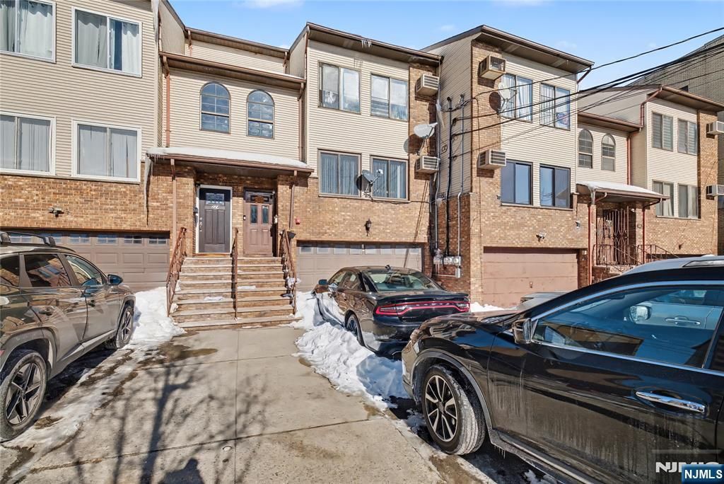 222 Roosevelt Street, Union City, NJ 07087