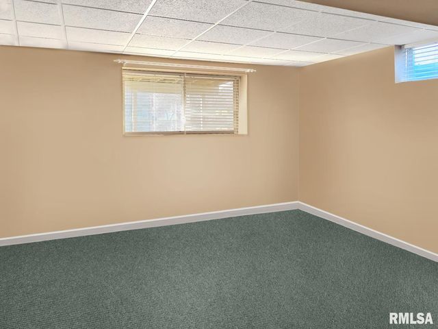 2520 W KAYLIE Court, Peoria, IL 61615