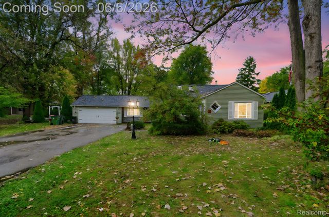 8749 Pacton Drive, Shelby Charter Township, MI 48317