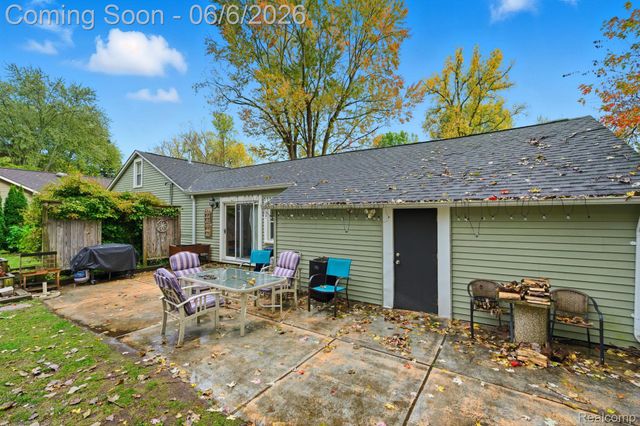 8749 Pacton Drive, Shelby Charter Township, MI 48317