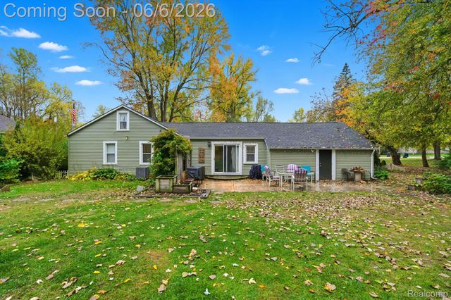 8749 Pacton Drive, Shelby Charter Township, MI 48317