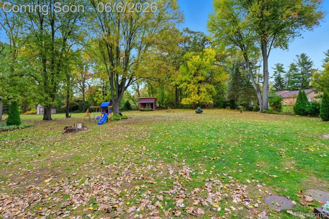 8749 Pacton Drive, Shelby Charter Township, MI 48317