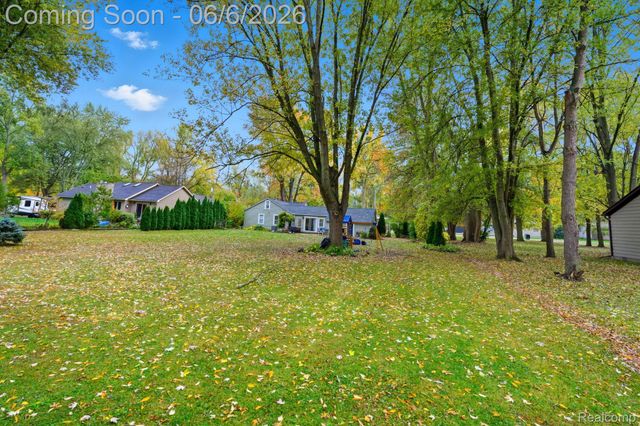 8749 Pacton Drive, Shelby Charter Township, MI 48317