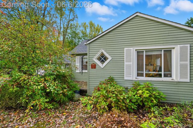 8749 Pacton Drive, Shelby Charter Township, MI 48317