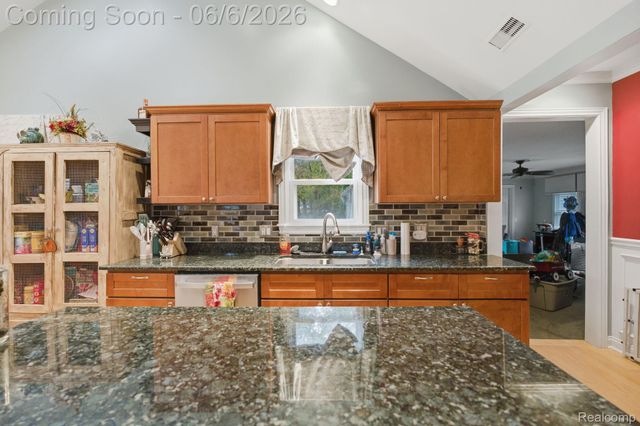 8749 Pacton Drive, Shelby Charter Township, MI 48317