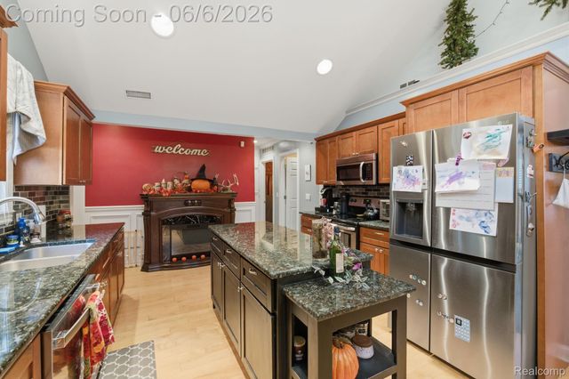 8749 Pacton Drive, Shelby Charter Township, MI 48317