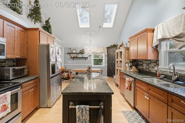 8749 Pacton Drive, Shelby Charter Township, MI 48317