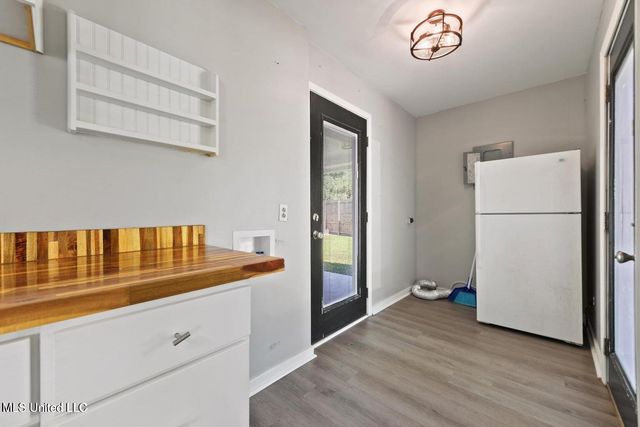 201 Walnut Drive, Ocean Springs, MS 39564