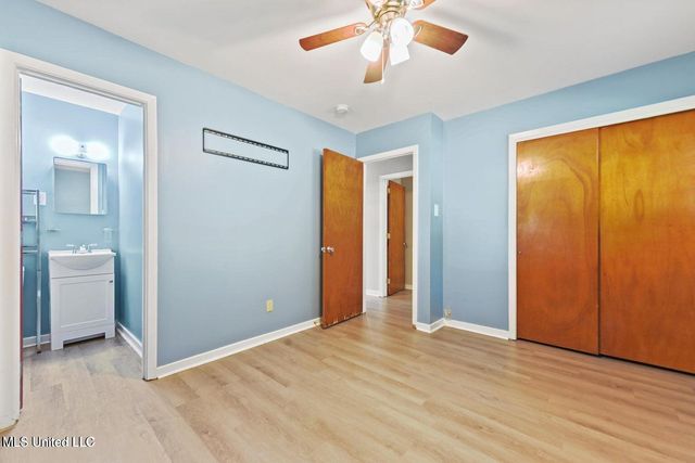 201 Walnut Drive, Ocean Springs, MS 39564