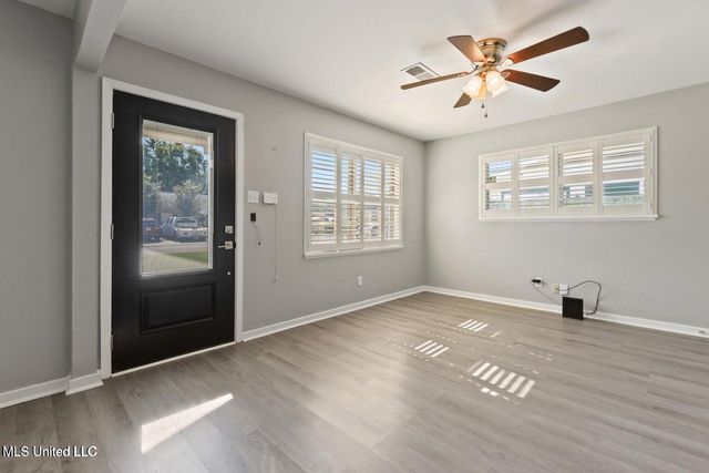 201 Walnut Drive, Ocean Springs, MS 39564