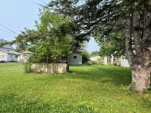 609 14th Ave E, Ashland, WI 54806