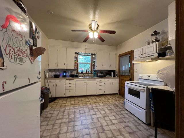 609 14th Ave E, Ashland, WI 54806