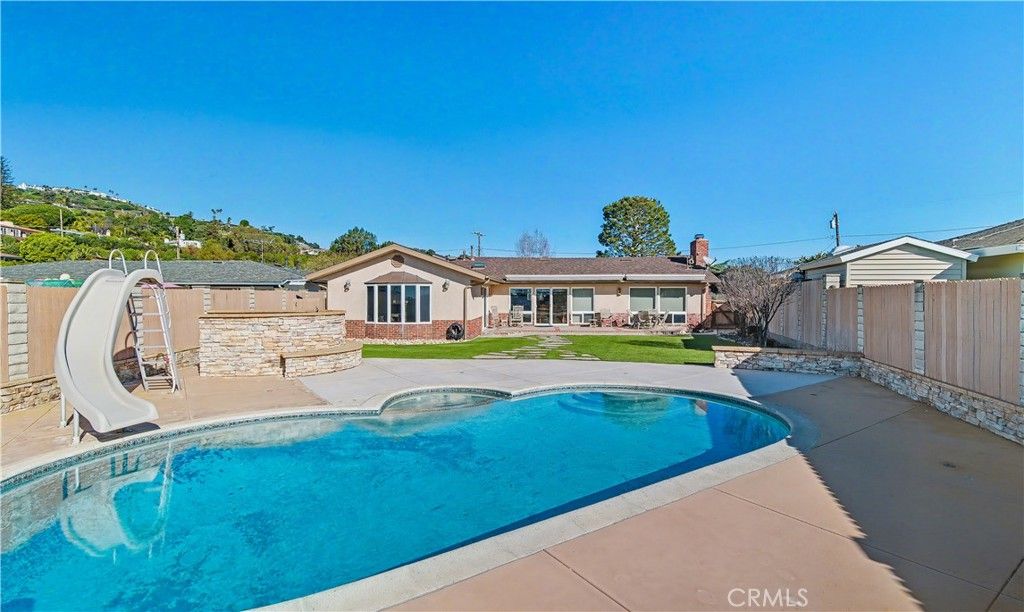 Image 10 of property listing at 30520 Santa Luna Drive, Rancho Palos Verdes, CA 90275