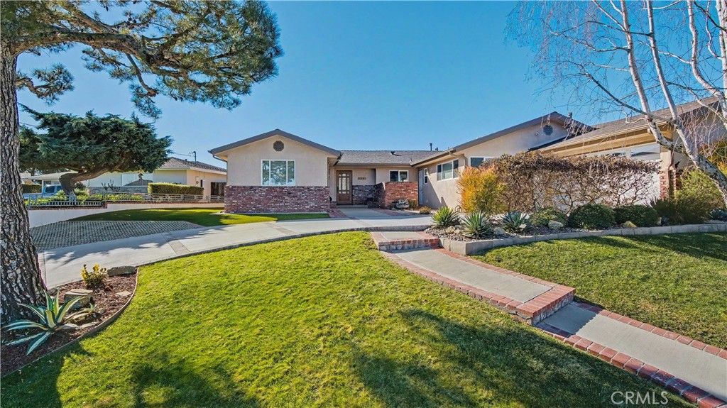 Image 5 of property listing at 30520 Santa Luna Drive, Rancho Palos Verdes, CA 90275