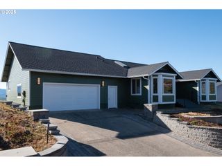 383 RIDGECREST Dr, Roseburg, OR 97470