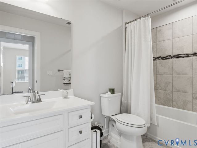 5844 Addison Gate Dr, North Chesterfield, VA 23234