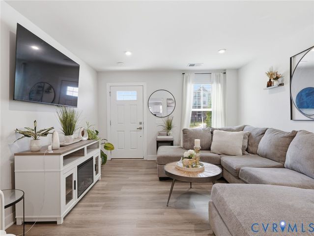 5844 Addison Gate Dr, North Chesterfield, VA 23234